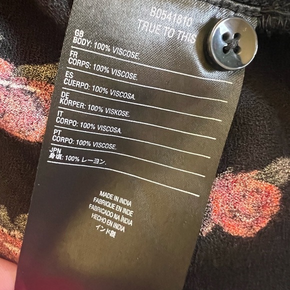 NWOT Volcom Medium Long Sleeve Roses Shirt Cutout Asymmetrical Back - Picture 9 of 10